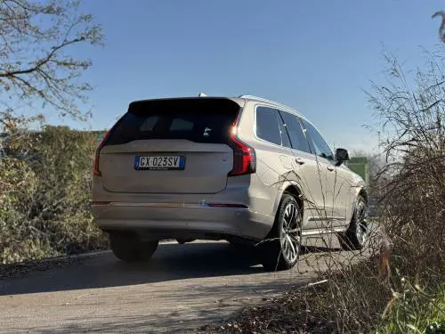 Volvo XC90: il video del nuovo suv ibrido da 455 CV