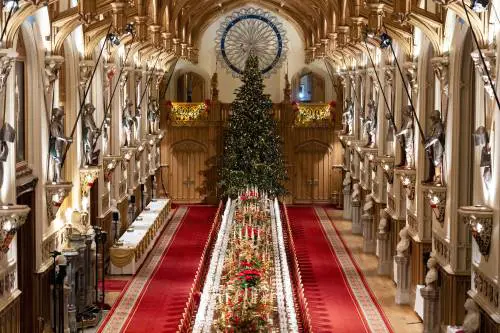 La storia nascosta dell’albero di Natale, la tiara di Kate e le radici della royal family