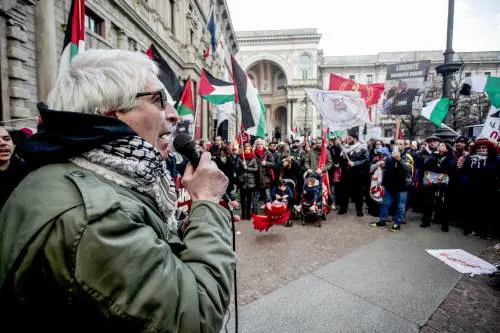 Pro Pal, attivisti e antifascisti. In piazza il solito "teatrino"