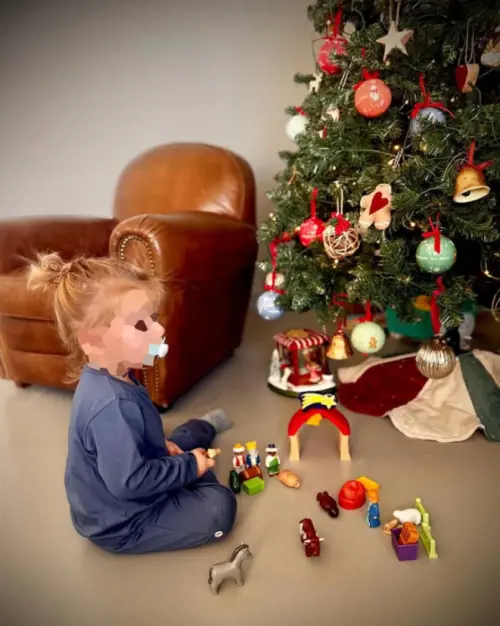 Silvia Salis ora il presepe lo fa a casa: ma è un giocattolo