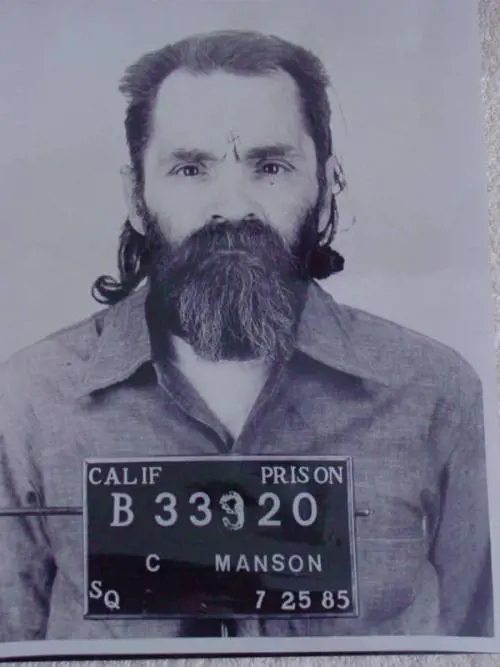 La Family, le droghe, il sangue. La storia criminale di Charles Manson