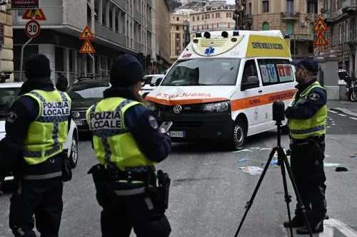 Ambulanza travolge un 12enne che sta andando a scuola: è in condizioni critiche