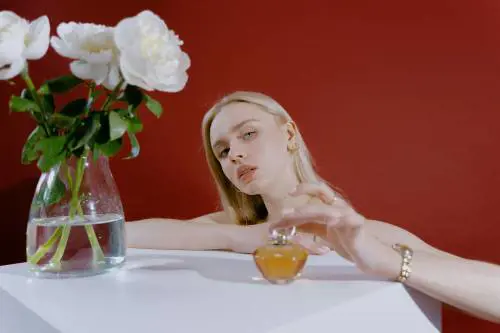 Regali di Natale 2025: i profumi più amati da lei (e che fanno impazzire lui)  