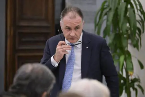 L’IA accelera nelle imprese italiane, ma resta la sfida competenze