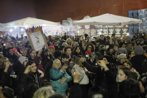 Le celle dei telefoni e una traccia di Dna. È caccia al branco di stupratori stranieri