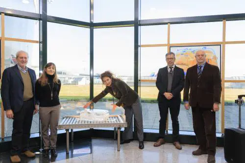 Malpensa, una valigia in vetro di Murano parla al cuore dei passeggeri
