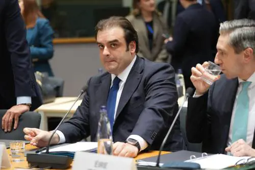 L’Eurozona sceglie la continuità: chi è Kyriakos Pierrakakis che guiderà l’Eurogruppo