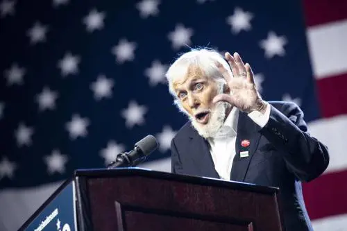 Altri 100 di questi anni, "spazzacamino": Dick van Dyke festeggia un secolo di cinema e tv