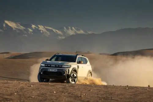  Dacia Duster Hybrid-G 150 4x4: la top di gamma provata nel deserto di Agafay