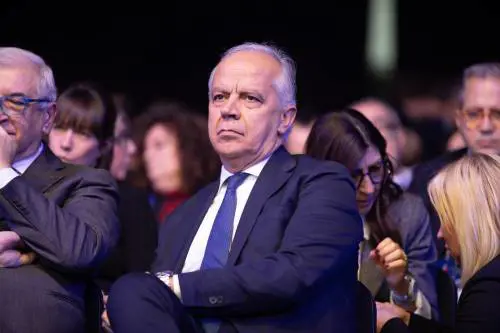 Imam di Torino libero, l'allarme di Piantedosi: "Così si vanifica il lavoro della polizia sul terrorismo"