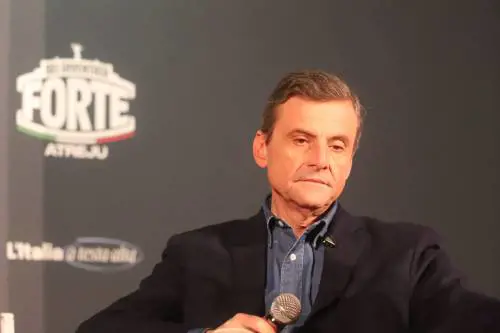 Ucraina, Calenda ad Atreju: "Non facile votare con voi ma metto prima l'interesse nazionale"