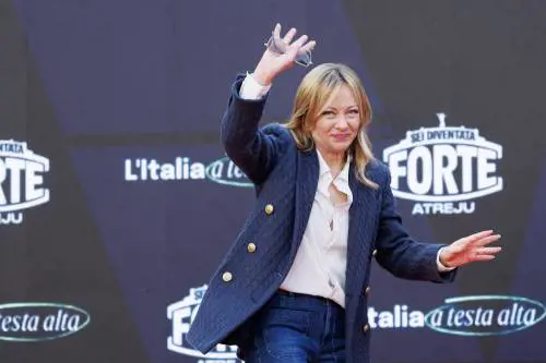 Meloni chiude Atreju tra gli applausi. Tajani: "Noi uniti", Salvini: "Non ci faranno litigare"