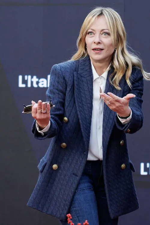 Meloni spernacchia Schlein, state attenti all'antisemitismo e Atreju: quindi, oggi...