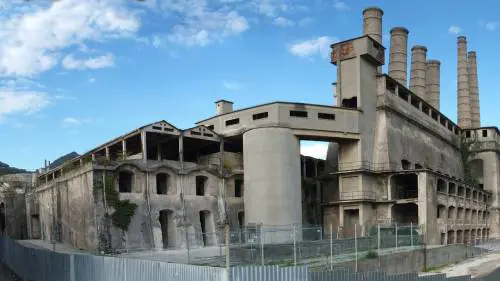 L'ex Italcementi (foto Luigi Chiesa, Wikipedia)