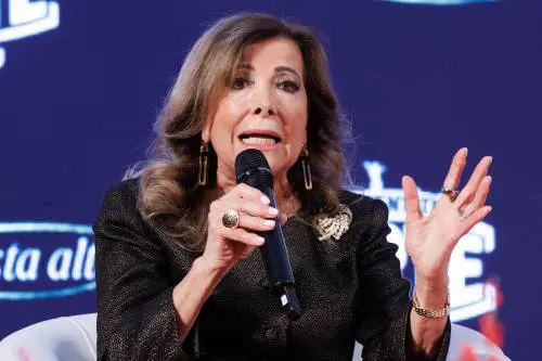 Casellati smaschera l'"amnesia" di Renzi. "Non ha neppure letto la mia riforma"