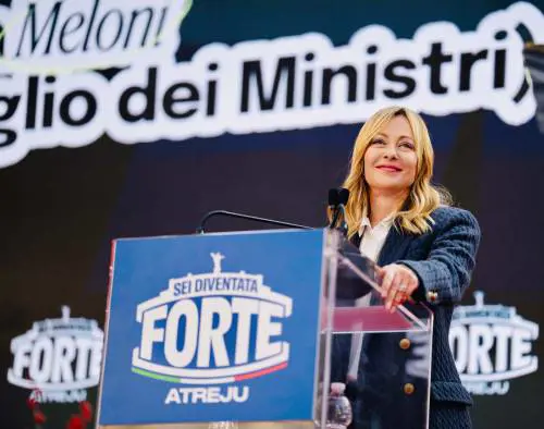 Meloni e la sinistra al kebab. "Il campo largo solo da noi"