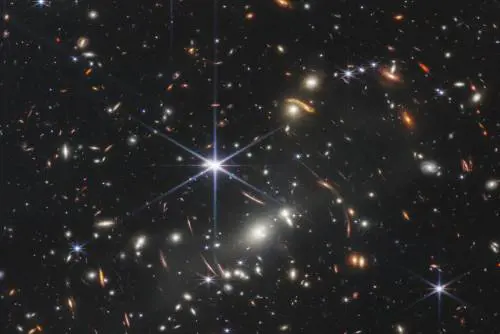 Webb osserva la supernova più antica mai vista: 730 milioni di anni dopo il Big Bang