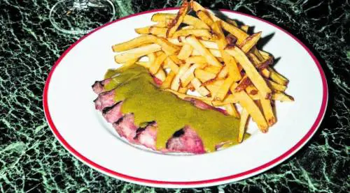 La Rue, il piacere del menu fisso. Entrecôte, patatine e insalata