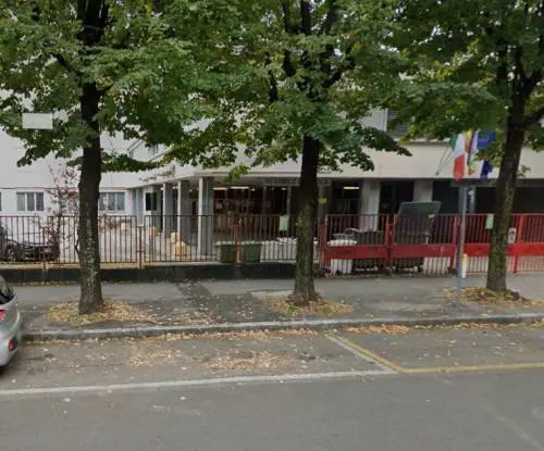 L'esterno del liceo De Nicola a Sesto San Giovanni (Google streetview)