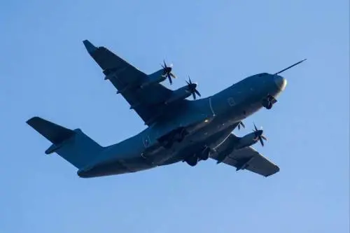  Spunta un nuovo aereo militare cinese: cosa sappiamo del colosso dei cieli Y-15