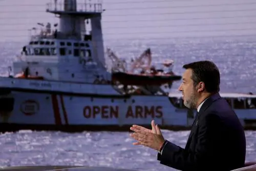 Salvini assolto: "Difendere i confini non è un reato". Giorgia: "Ha svolto il proprio dovere. Forza Matteo"