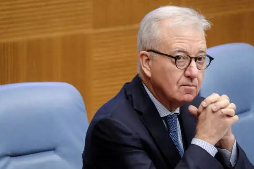 Mantovano predica il "buonsenso". L'onore delle armi dem: "Una posizione pulita"