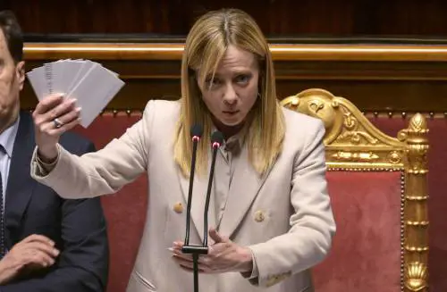 Meloni e l'ipotesi del prestito ponte. Il nodo del passaggio in Parlamento