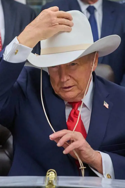 Lavoro, energia e consensi giù. Trump fa lo show scaccia-crisi