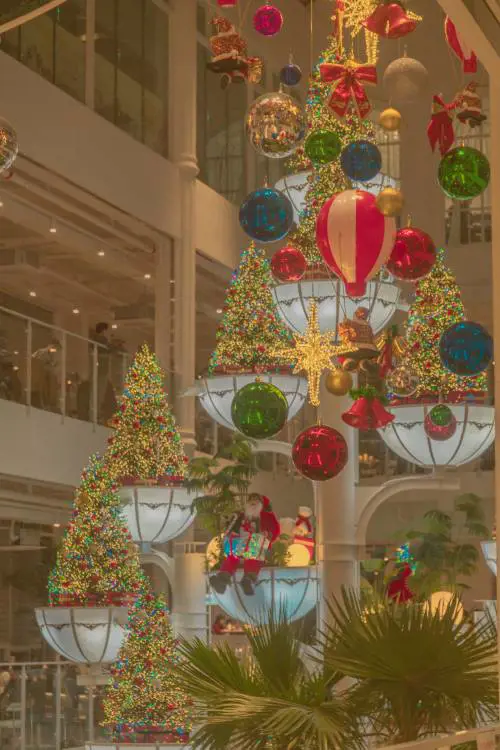 Se la felicità è nemica del potere (e dei consumi)