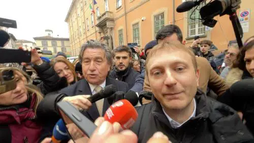 Alberto a sorpresa in aula. La rabbia dei Poggi: "È colpevole, se ne vada"