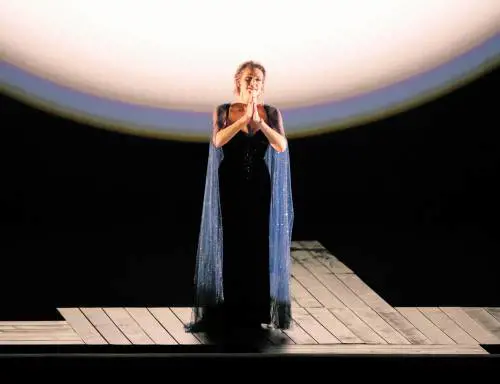 La Scala mette in mostra gli abiti di Giorgio Armani