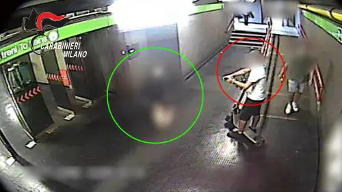 Milano, pedina e violenta due minorenni: straniero incastrato dai video