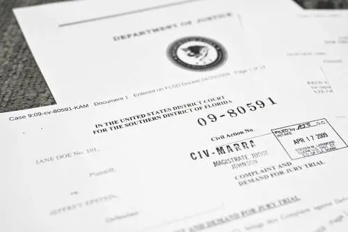 Caso Epstein, il dipartimento di Giustizia americano ripubblica 119 pagine senza omissis