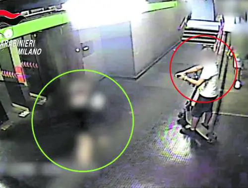  Lo straniero in metrò e le due ragazzine seguite e stuprate: "Sei bella, ti voglio"