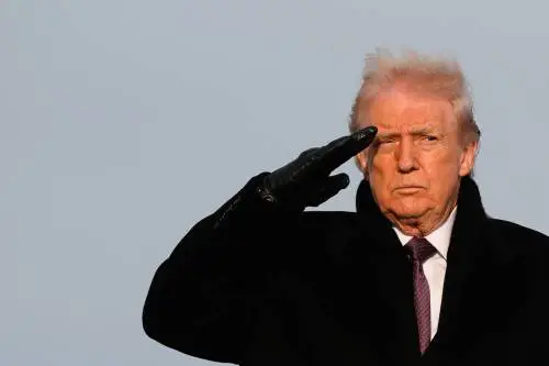 Siria, pioggia di fuoco Usa sull’Isis. Trump “Chi minaccia gli Stati Uniti sarà colpito più duramente che mai”