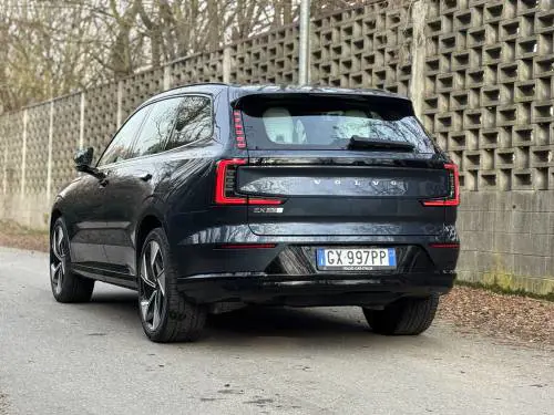 Volvo EX90, il video sel SUV premium scandinavo da 680 CV