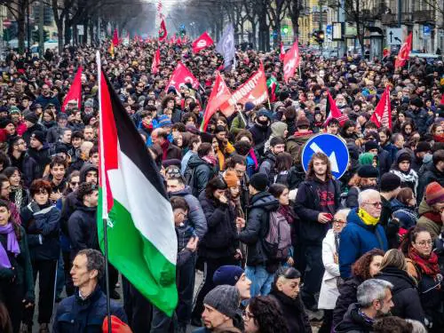 Askatasuna e Leoncavallo: i centri sociali occupano pure i social