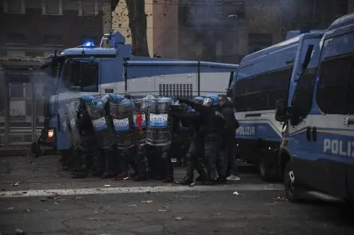 "Violenza per arrivare al morto". Esplode la rabbia dei poliziotti dopo gli scontri di Torino