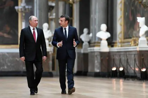 Putin bluffa ma non arretra. Ora vuole il duello con Macron