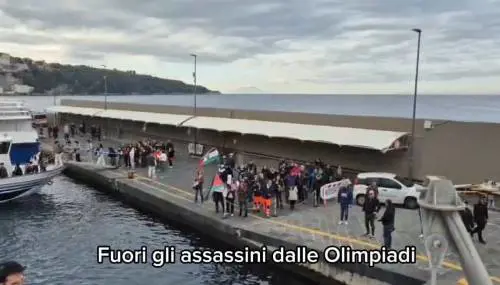 L'ultima follia dei pro Pal: gridano assassini ma sbagliano bersaglio. ll video della vergogna