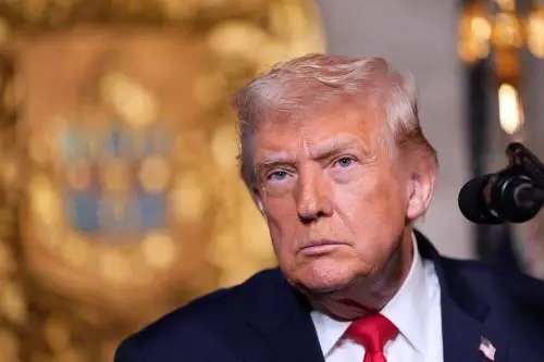 Trump è nel mirino dei nuovi file Epstein: voli sul Lolita express una mail e una festa