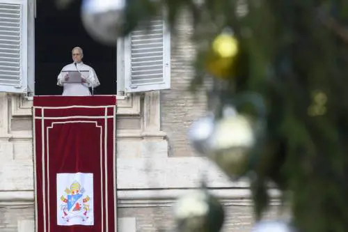 Papa a San Pietro per l'Angelus di Santo Stefano: "Sostenere i cristiani perseguitati"