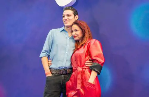 Instagram, la differenza di età, l'addio prima di Ballando: la storia d'amore tra Andrea Delogu e Luigi Bruno