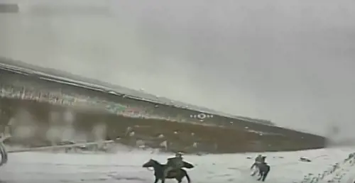 Droni contro cavalli: cosa c'è dietro il video sui soldati di Putin