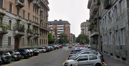 Sangue a Milano, 19enne accoltellato in via Monte Cervino: è caccia all'aggressore