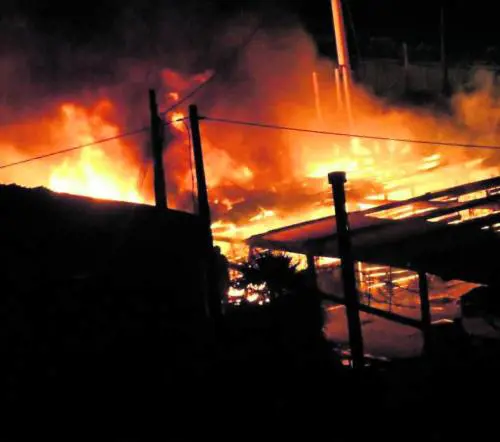 Rogo alla festa di nozze per le fontane luminose: sposo ferito e tanta paura