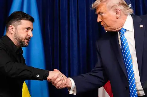 Trump lusinga Zelensky e Putin. "La pace il più presto possibile"