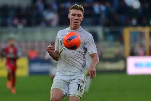 Un doppio Hojlund mantiene in alto "l'infermeria" Napoli