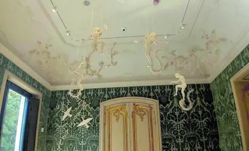 Una Scampia di porcellana splende alla Fondazione Rovati