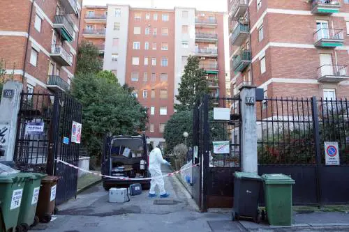 Cadavere di una sconosciuta nella via Padova del degrado